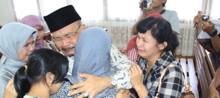 Nasrun Arbain menangis saat persidangan di PN Jambi beberapa waktu lalu